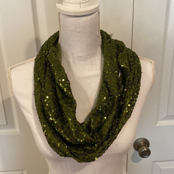 Three scarves! - Picture 3 of 9